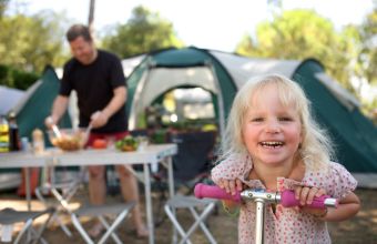 Emplacement camping pour tentes, caravanes ou camping-car